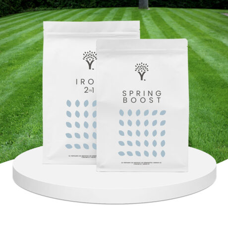 Voorste afbeelding van de mosvrij gazon kit productverpakking met graszaad voor de zak
